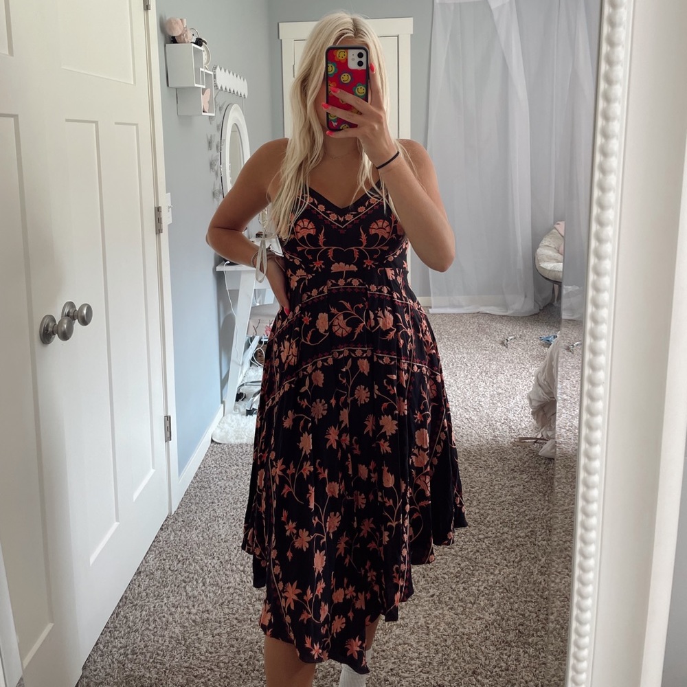 Flowy dress from a boutique - Picture 1 of 4